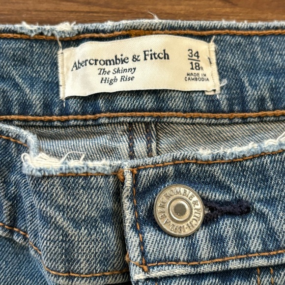 • NWT! [Abercrombie] Skinny High Rise • - Picture 5 of 13